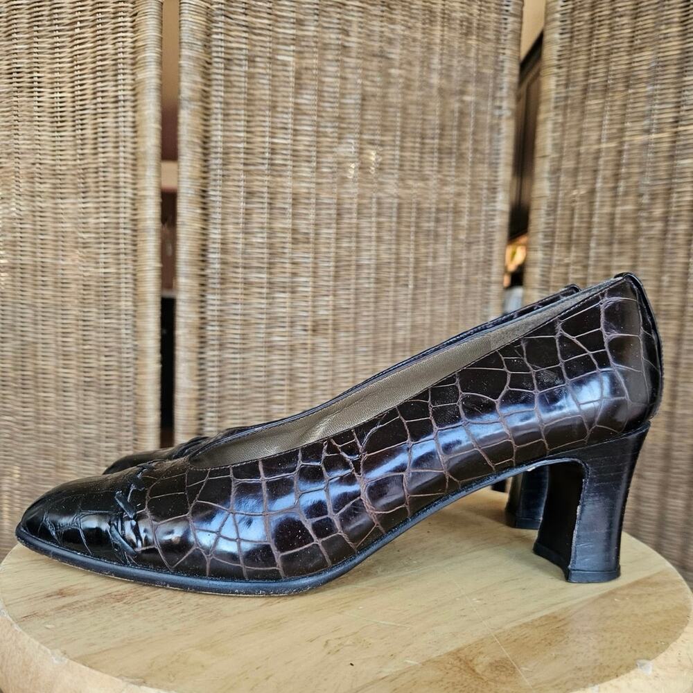 90s Stuart Weitzman Brown Croc Embossed Pumps – Size 9.5